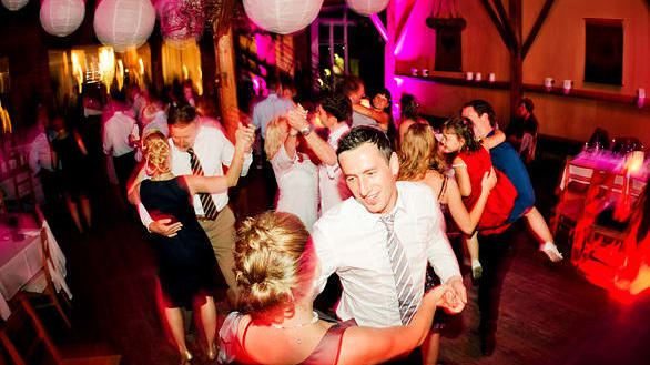 Hochzeitsgesellschaft tanzt in München