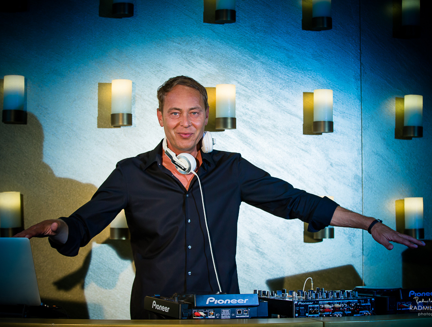 Hochzeits DJ Mike Lindström legt auf