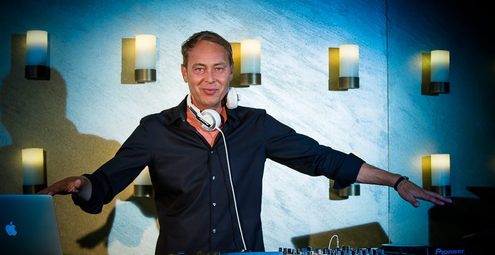 DJ Mike Lindström mischt ein Mixtape