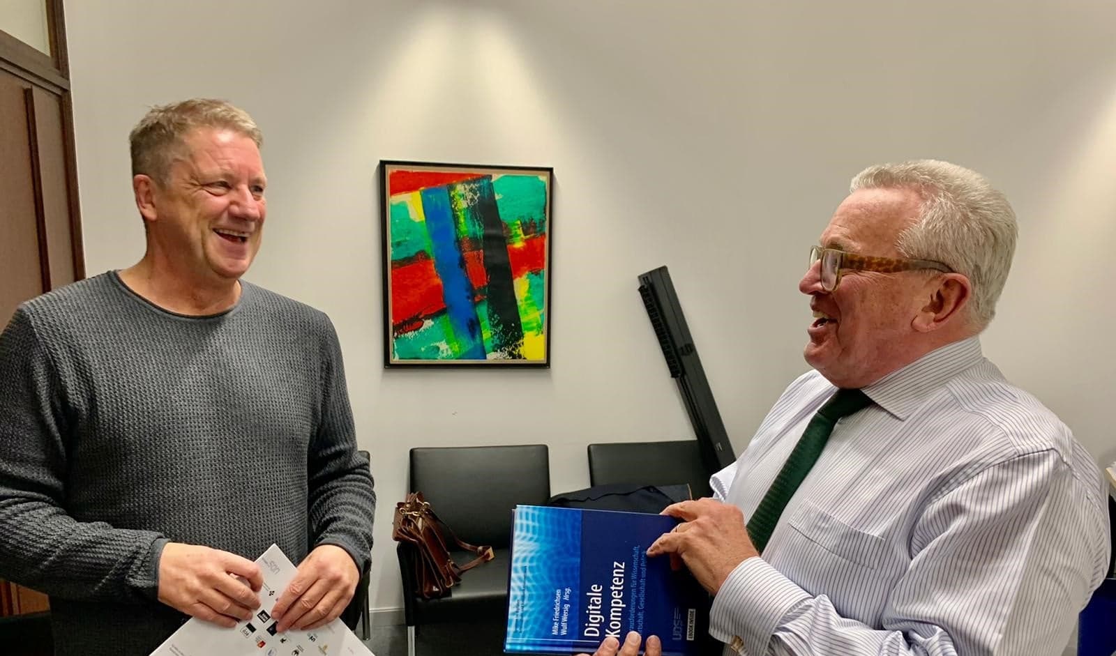 Bild zu News Visit to MdB Sattelberger
